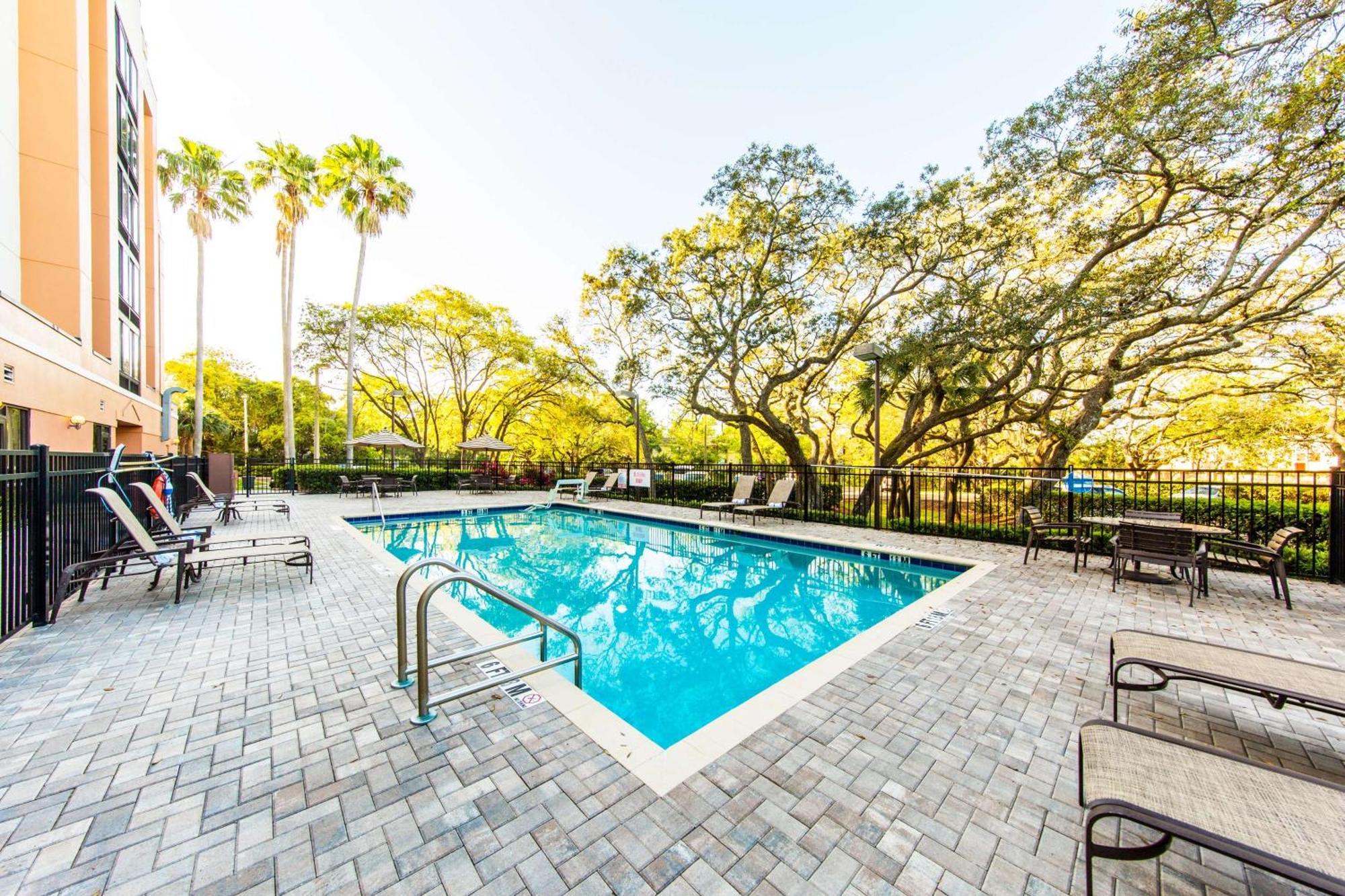 Hyatt Place Tampa Busch Gardens Экстерьер фото