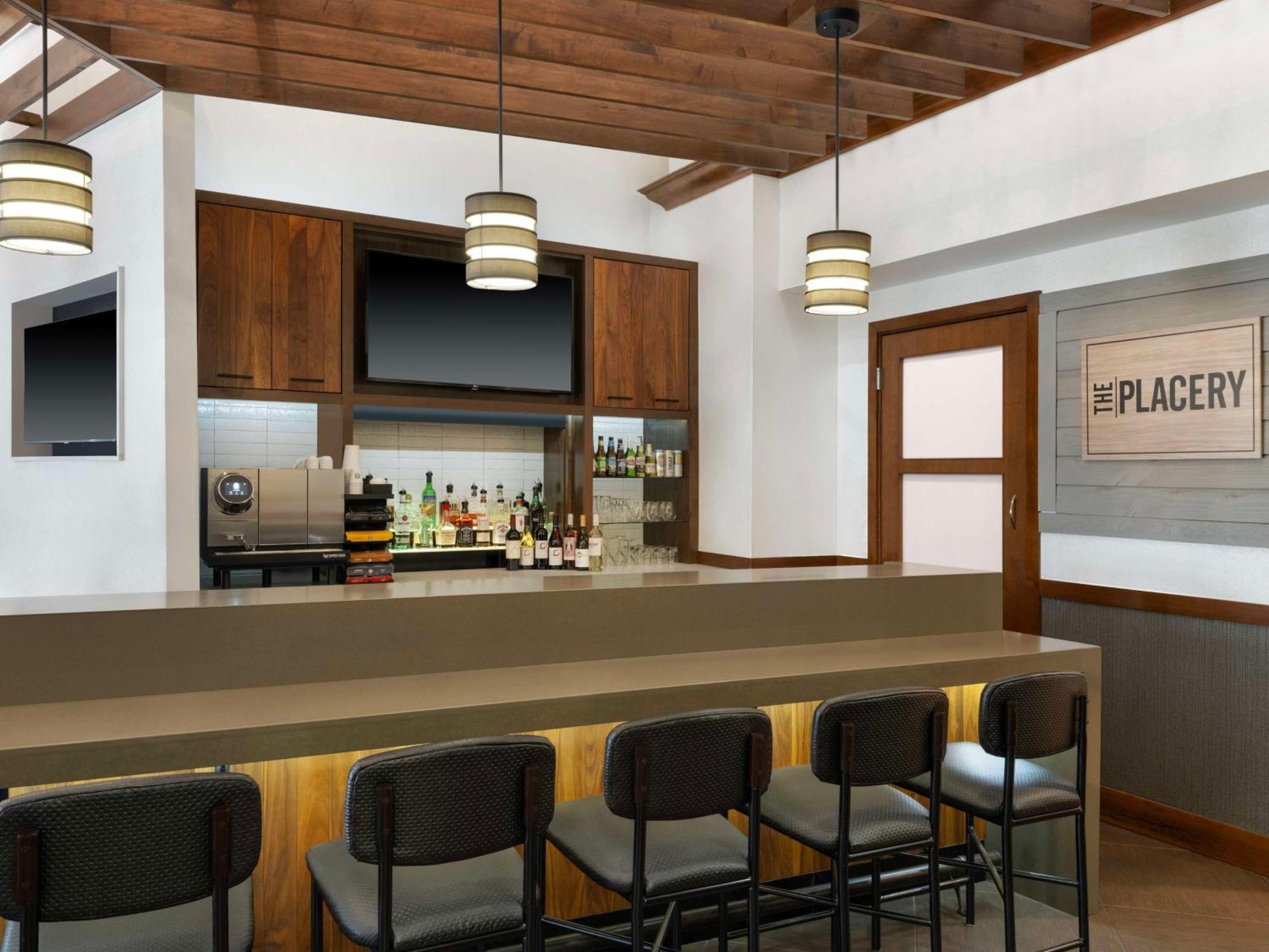 Hyatt Place Tampa Busch Gardens Экстерьер фото